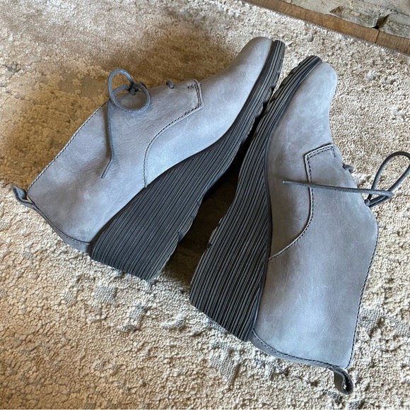 Dansko Cadee Lace Up Ankle Booties Wedge Heel Nubuck Suede Leather Blue Gray: 38 - Picture 6 of 11